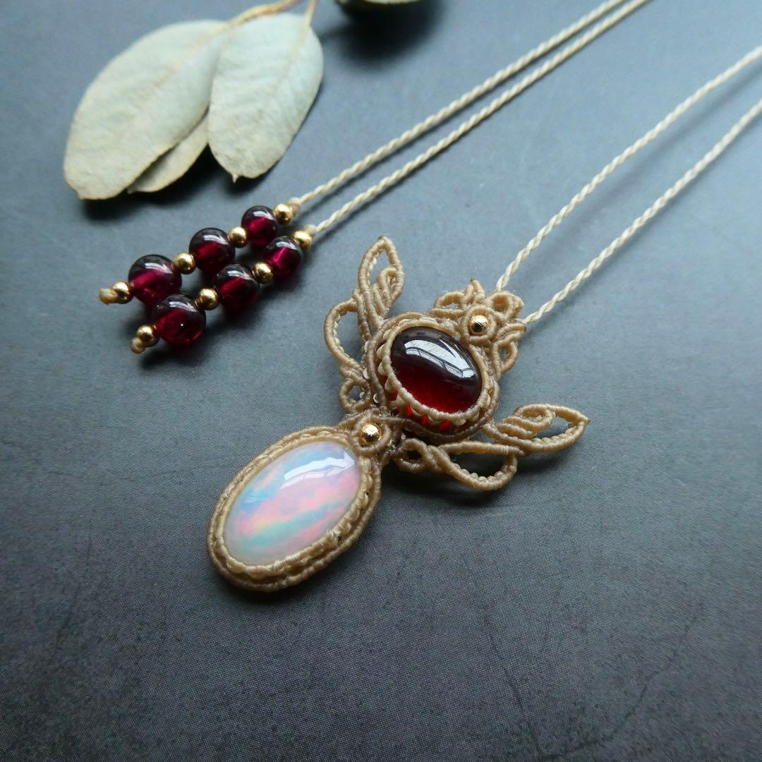 大粒オパール・ガーネットのマクラメネックレス