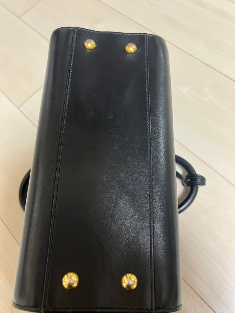 MomoCoco様SAINT LAURENT ブラックレザー ベイビーカバス - メルカリ