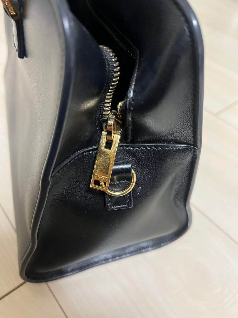 MomoCoco様SAINT LAURENT ブラックレザー ベイビーカバス - メルカリ