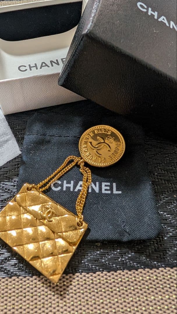 CHANEL シャネルGP マトラッセ ココマーク バック ブローチ - メルカリ
