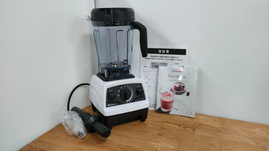 【美品】バイタミックス E520　ホワイト　保証書あり　1614 Vitamix（バイタミックス） E520 Explorian Blender ホワイト : GYY