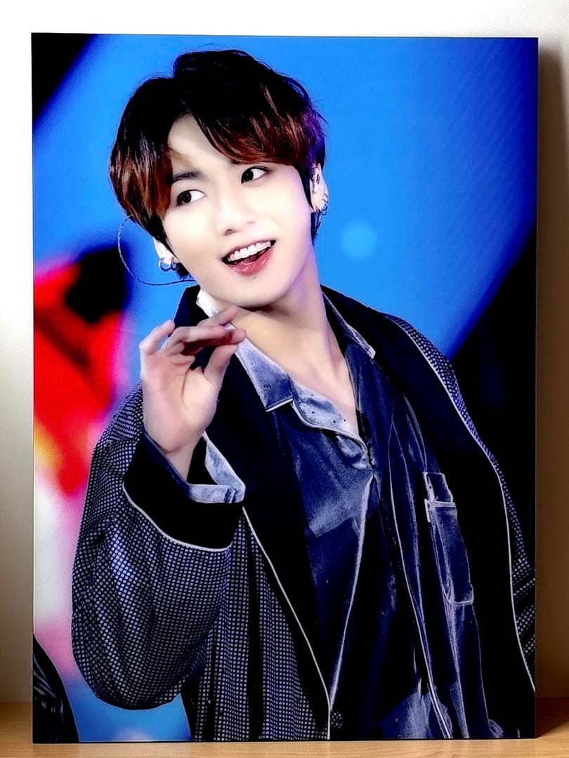 BTS ジョングク アクリル額縁 A2サイズ 【おまけ4点付き】 BTS ジョングク アクリルフレーム - メルカリ