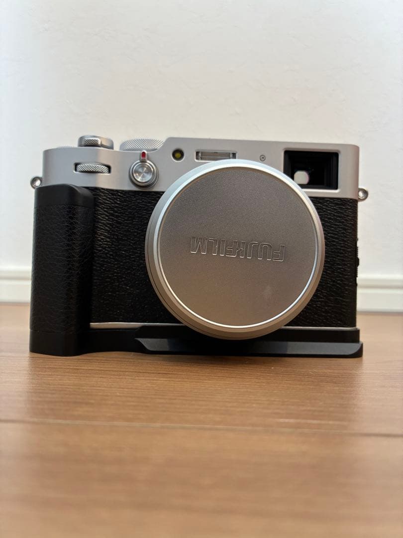 極美品！FUJIFILM X100V シルバー 2300ショット Willoughby's Photo Emporium
