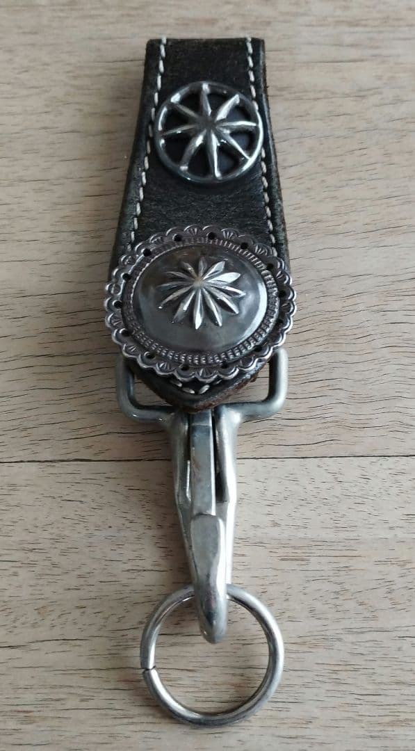 g*n様 WING ROCK コンチョ付きループキーホルダー　ウイングロック 本革 ベルトループキーホルダー コンチョ付き レザーキーリング