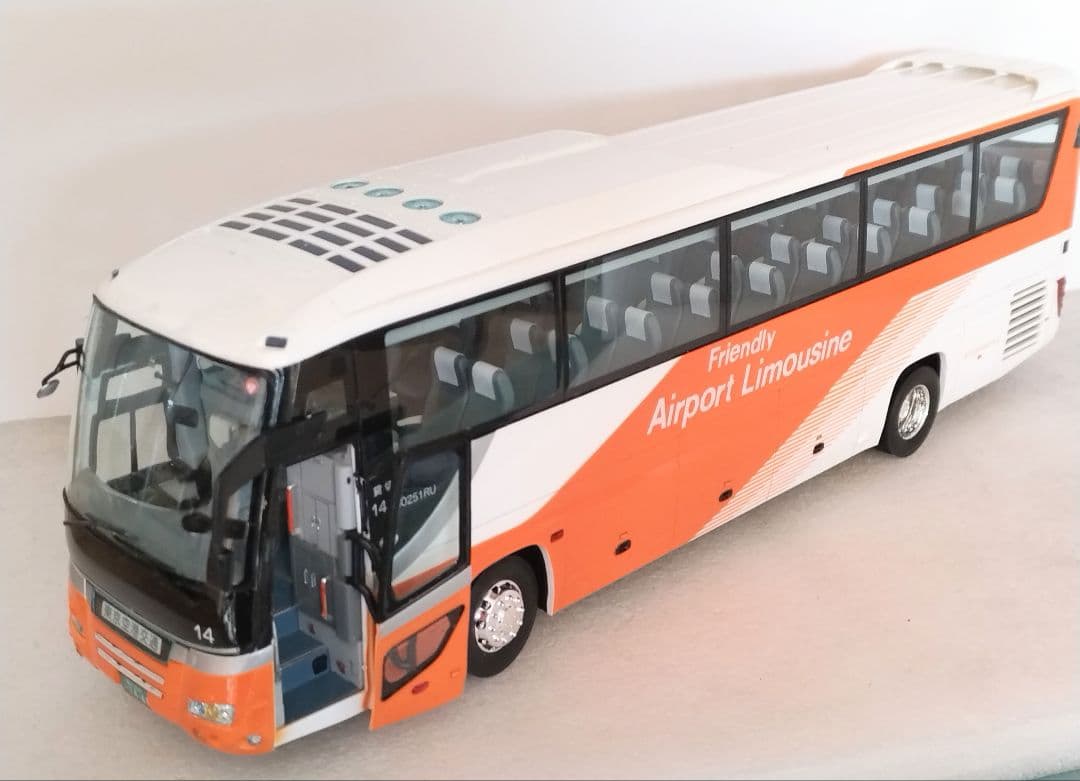 1/32 東京空港交通エアポートリムジンバス仕様(日野セレガSHD)素人組立品 1/32 東京空港交通エアポートリムジンバス(日野セレガSHD)素人組立品