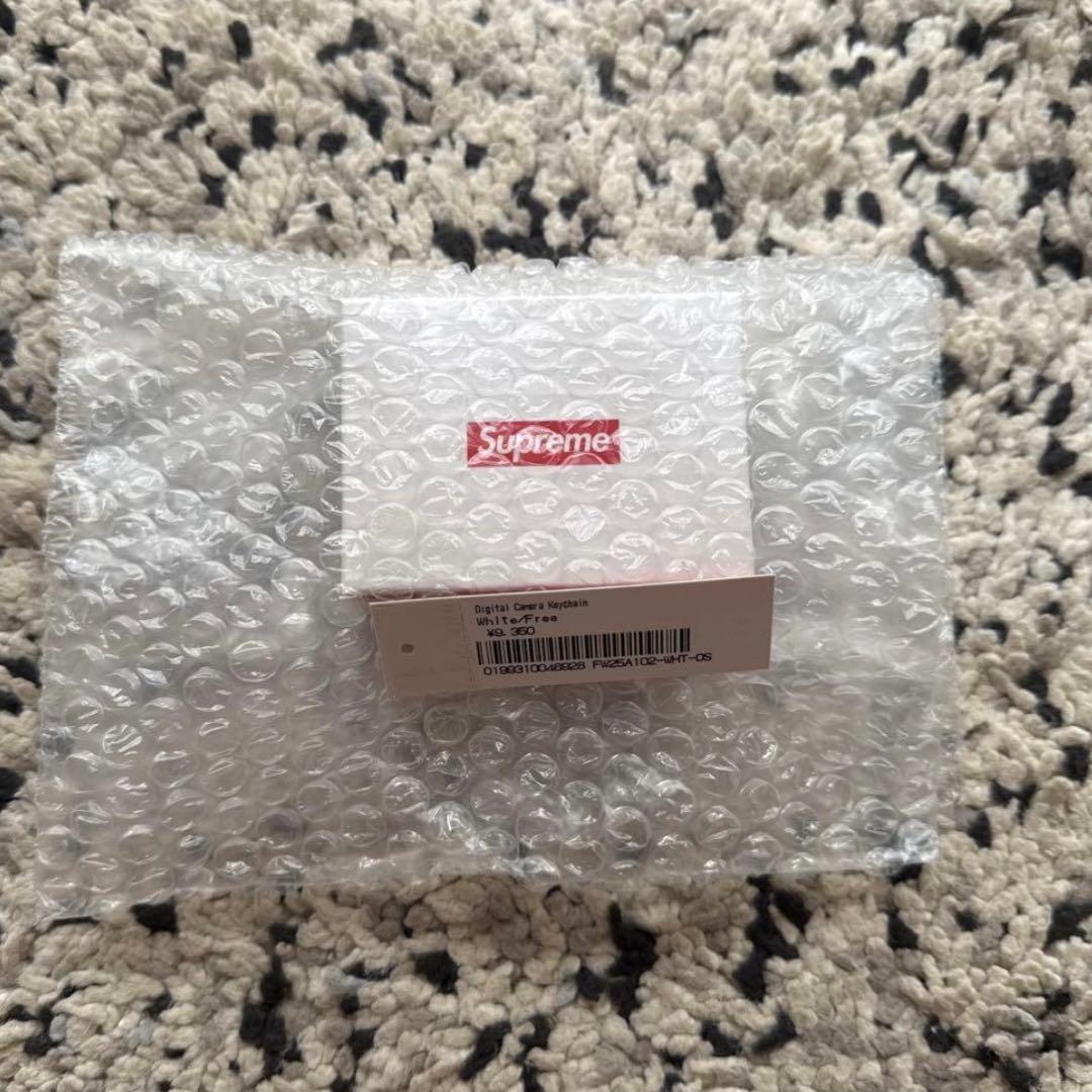 小物 Supreme Digital Camera Keychain \"White\"