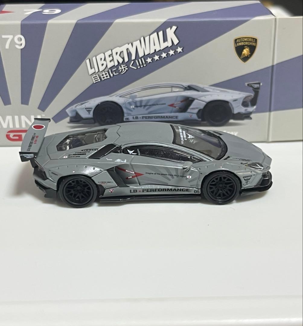 mini gt ランボルギーニ アヴェンタドール 1/64 79番 本物