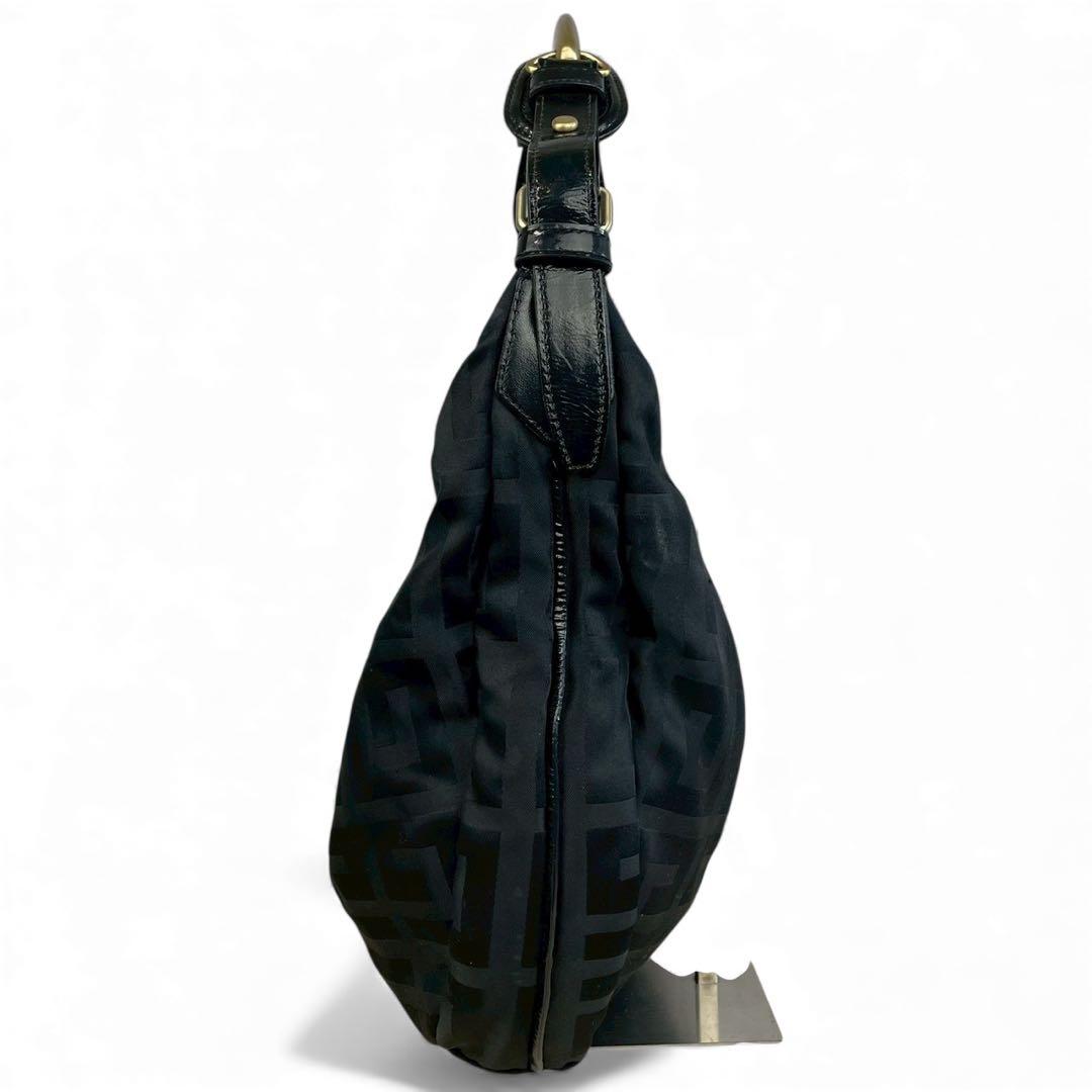 美品 ジバンシィ ワンショルダーバッグ ホーボー 4Gロゴ ナイロン