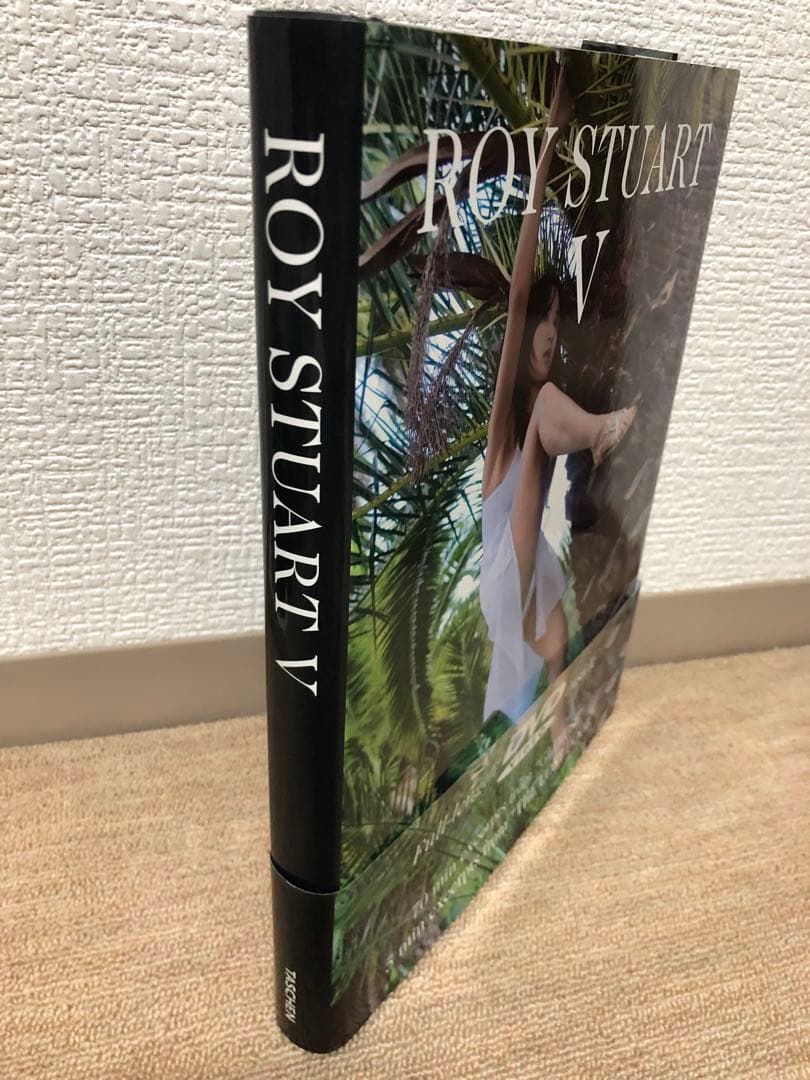ロイ・スチュアート写真集 (DVD付) Roy Stuart V - メルカリ