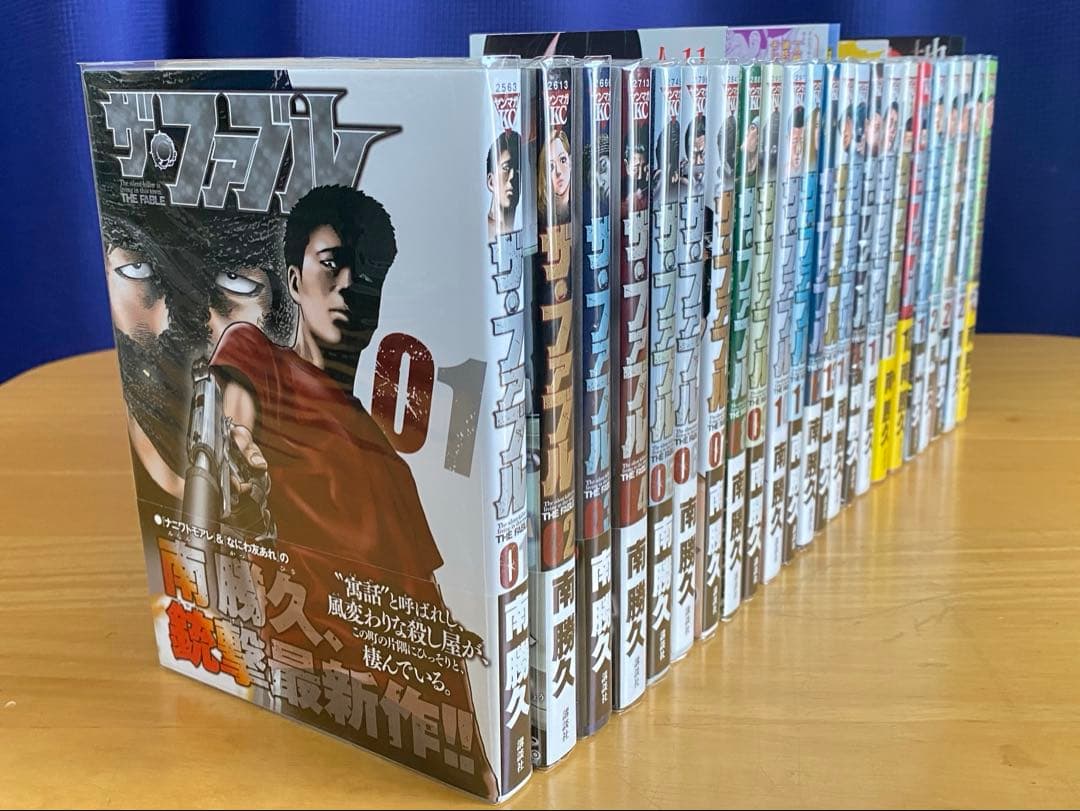 ザ・ファブル 初版、帯付、専用BOX付 - メルカリ