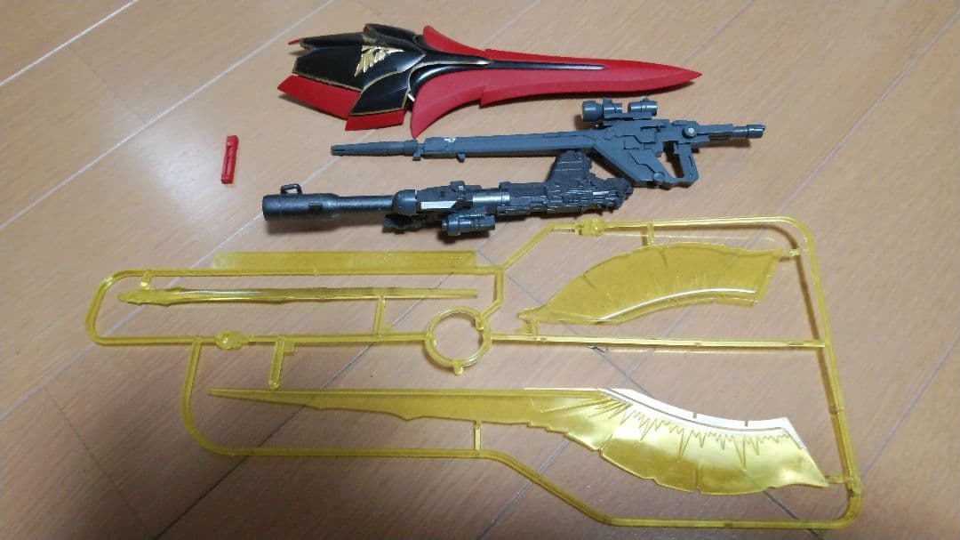 オマケ付き！〈完成品〉海外キットシナンジュ似真紅の三倍速白狼Ver.