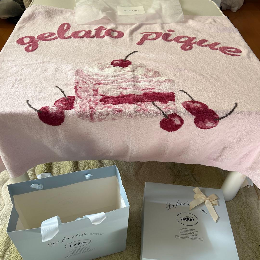 新品】HIGH CALORIEモチーフブランケット ジェラートピケブランケット