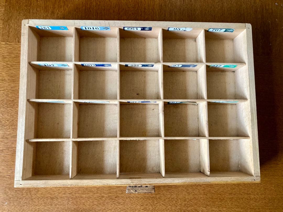 フランス アンティーク ギッターマン ソーイングキャビネット糸巻