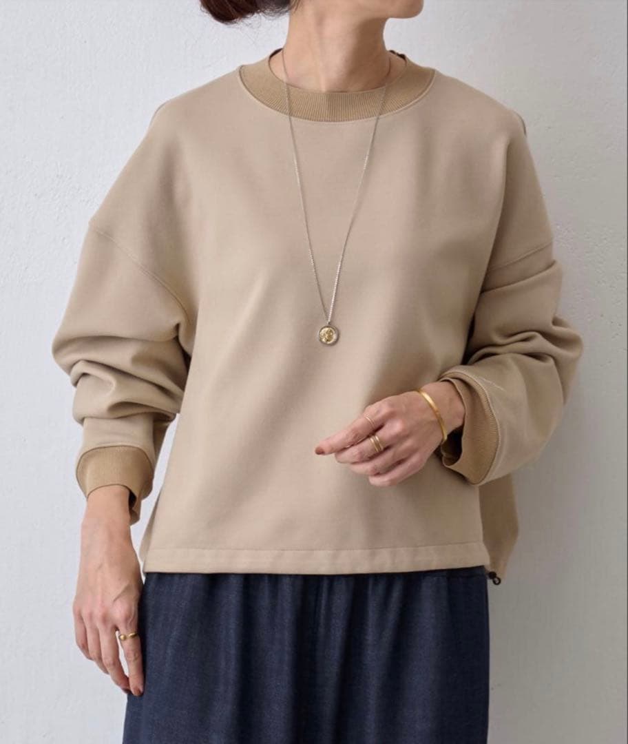 ビアズリー 刺しゅう入りクロップトレーナー ベージュ - メルカリ