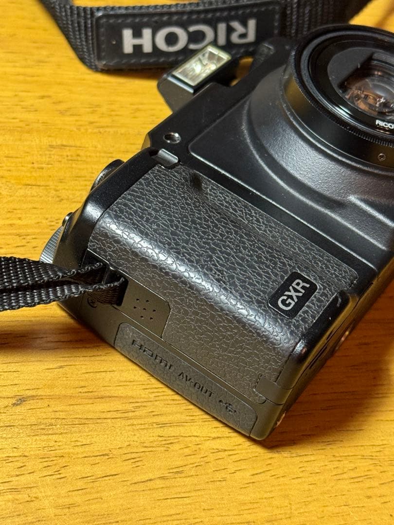 デジタルカメラ RICOH GXR+P10 KIT 28-300mm F3.5-5.6 VC