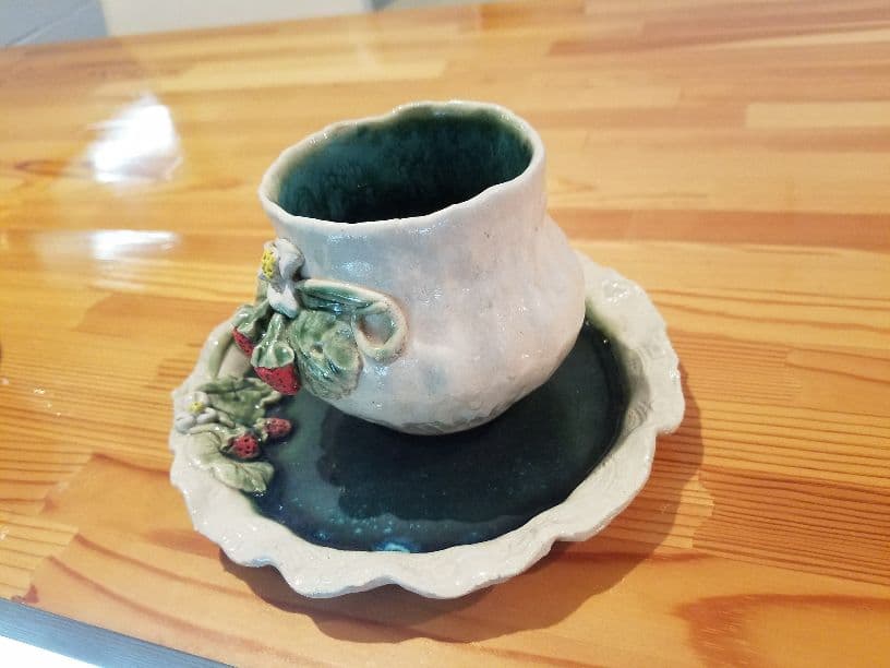 イチゴモチーフ、織部コーヒーカップ