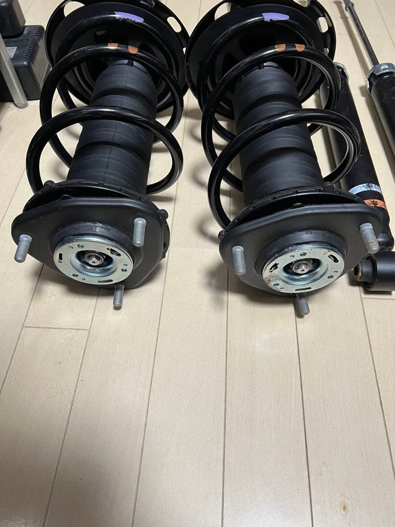 トヨタ80ヴォクシー、ノア、エスクァイア純正サスペンション - メルカリ