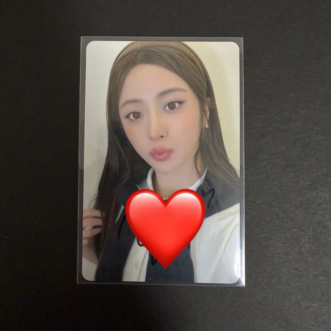 LE SSERAFIM ユンジン　直筆サイン入り ラキドロ トレカ　ユニバ LE SSERAFIM ユンジン 直筆サイン入り ラキドロ トレカ ユニバ - メルカリ