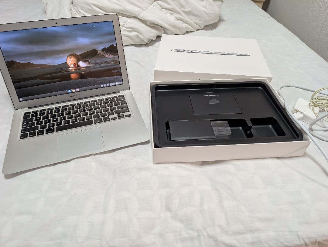 MacBook Air 8GB / SSD 500GB 新しいバッテリー