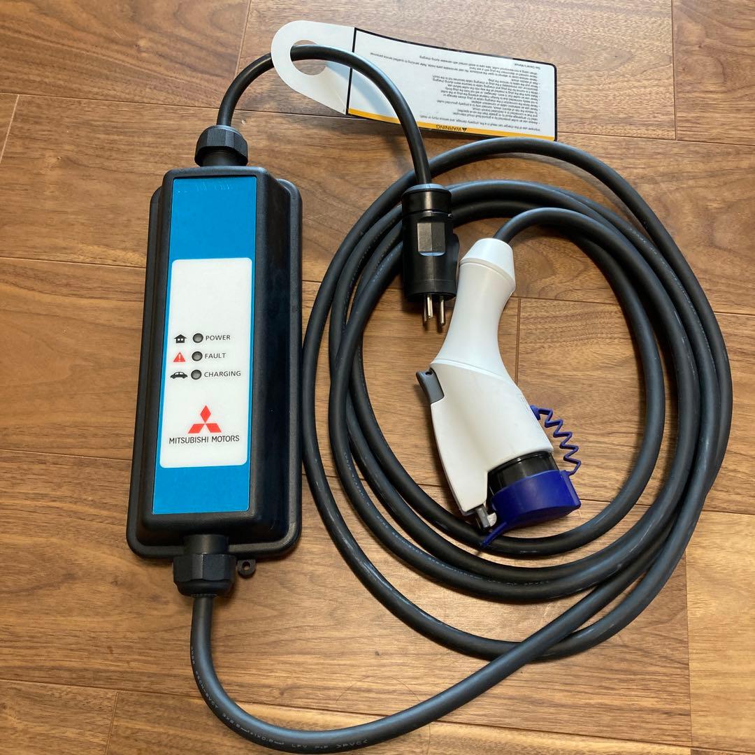 三菱自動車純正】電気自動車用充電ケーブル 200V（9482A426） - メルカリ