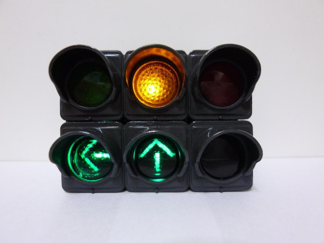 ひよこばーば様専用】本物志向改造 信号機ガチャ（青色矢印3灯