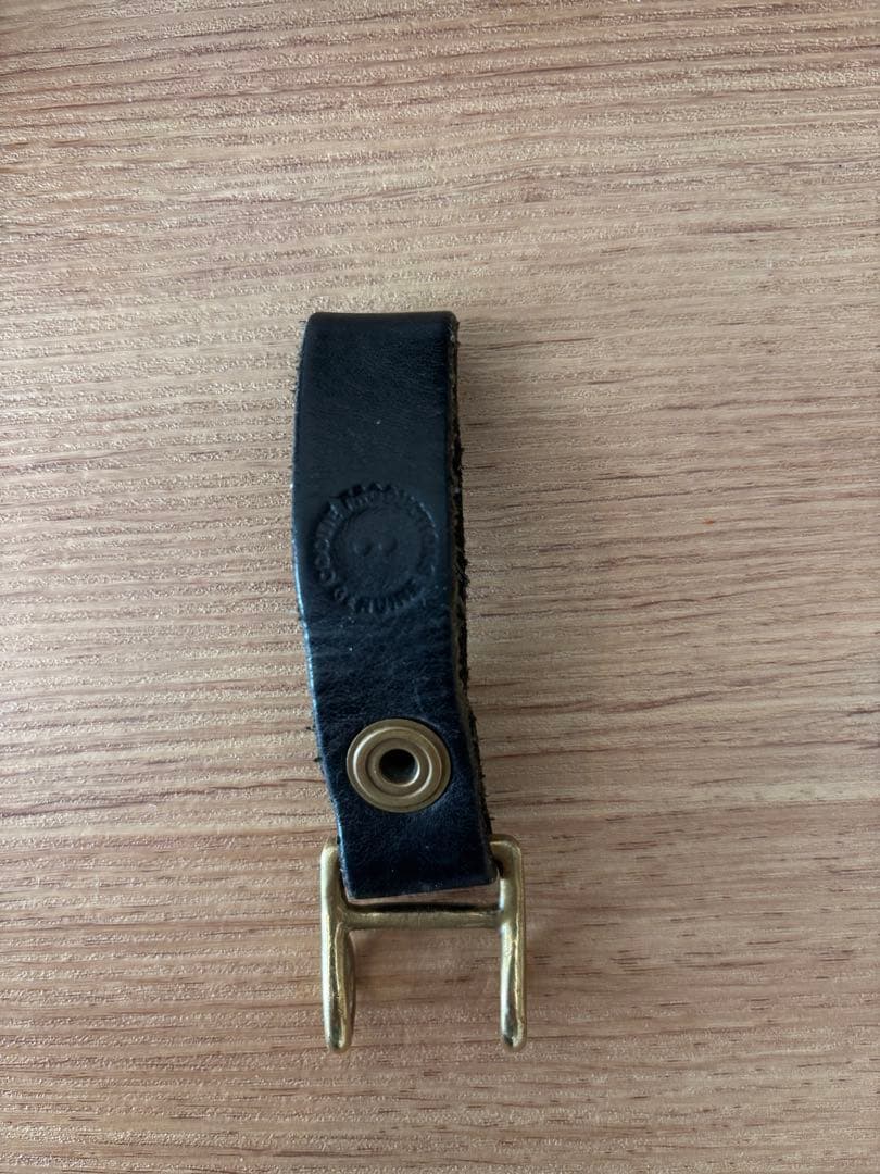 COOTIE PRODUCTIONS レザーキーフック 真鍮 ブラック - メルカリ