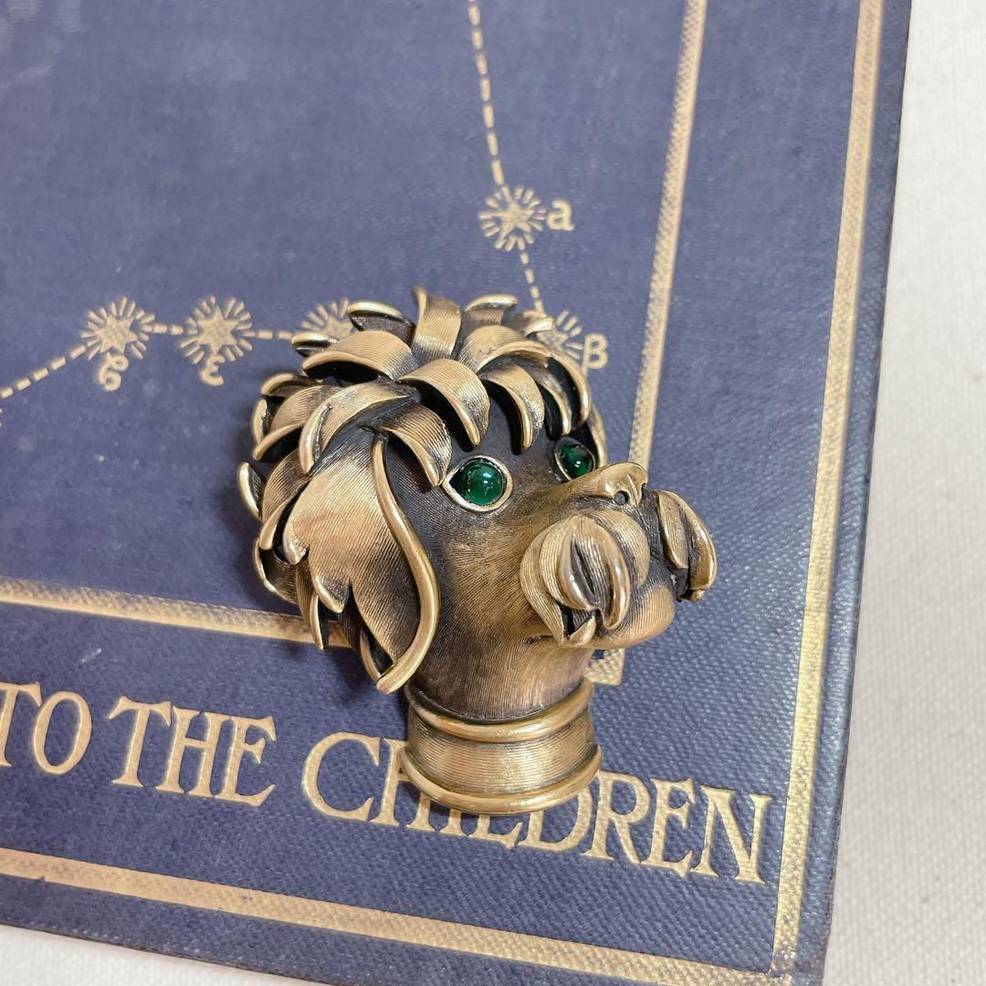 トリファリ 動物 ブローチ 緑の目の犬 プードル