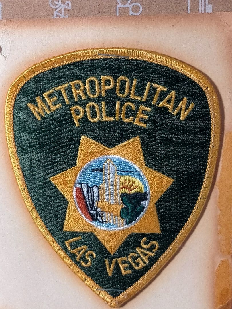☆ア❻。「アメリカ.ラスベガス市警察ワッペン…台紙付き」。 71-AFYuaxCL._AC_UF894,