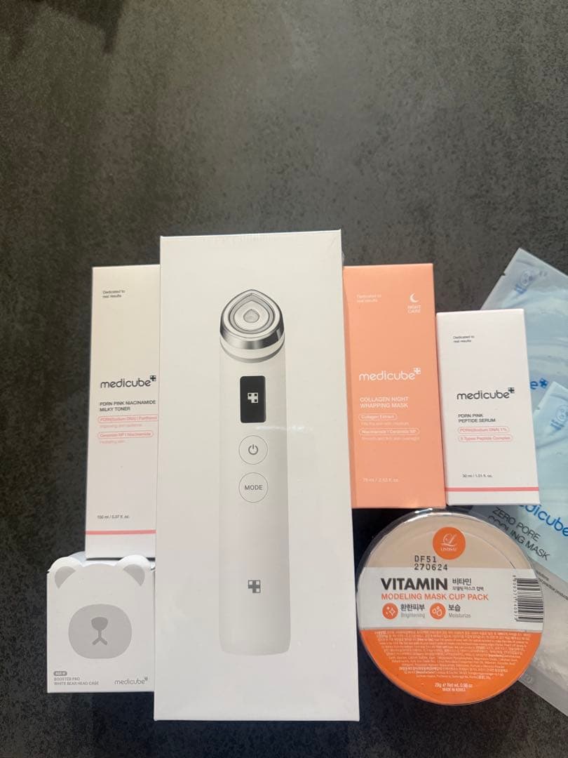 メディキューブ　AGE-R BOOSTER PRO Amazon.com: medicube Booster Pro | 6-in-1 Real Glass Glow Beauty