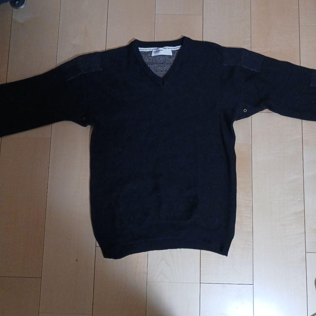 フセインチャラヤン　MからLサイズ　黒のVネックニットセーター