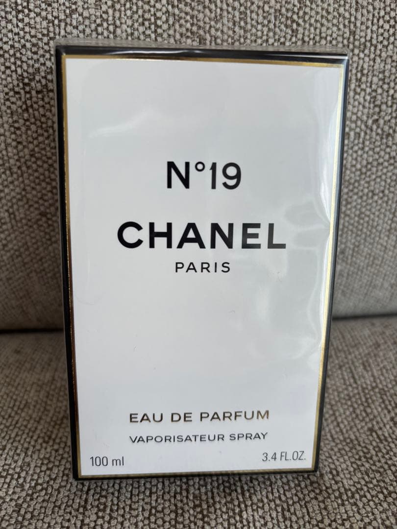 CHANEL №19 ヴァポリザター シャネル / シャネル N°19 オードゥ パルファム (ヴァポリザター)の