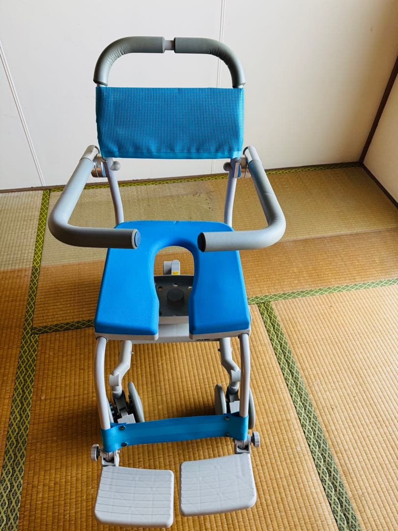 ウチエuchie 入浴用椅子 シャワーキャリー U型シート 介護用　コンパクト 楽天市場】シャワーキャリー 入浴用 車椅子 高齢者 介護用品 シャワー