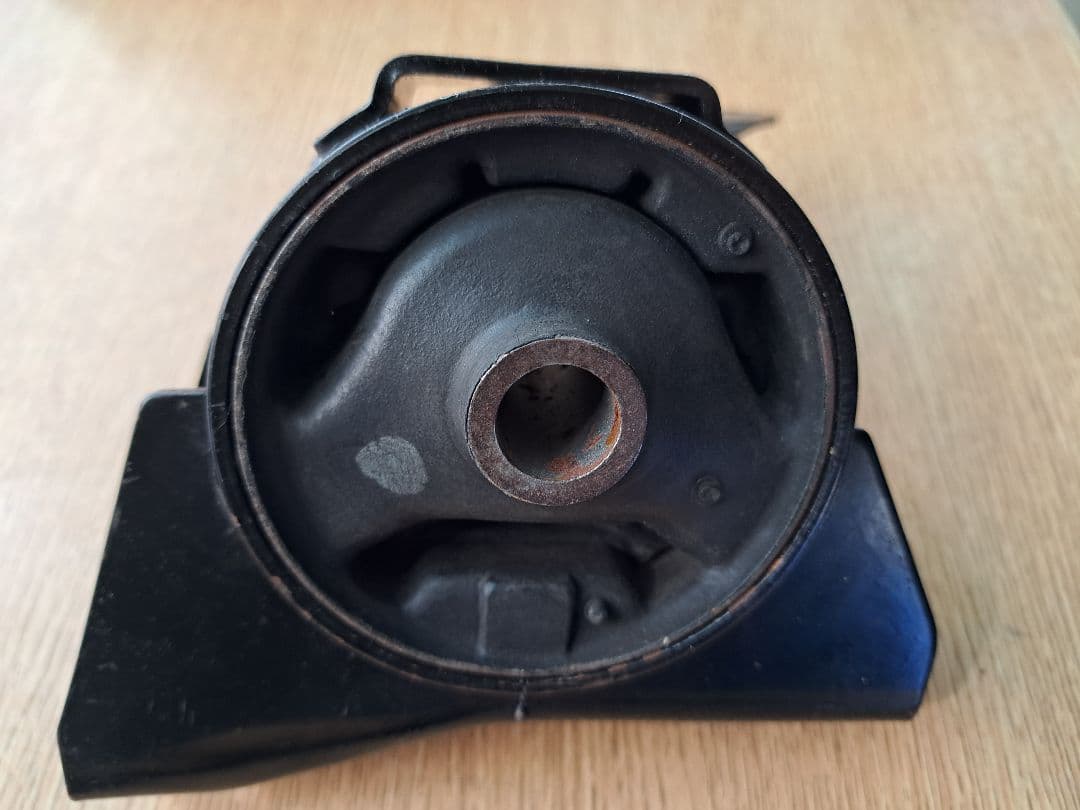 TRD強化エンジンマウント 4AGEU(5バルブ)用中古品 左右セット - メルカリ