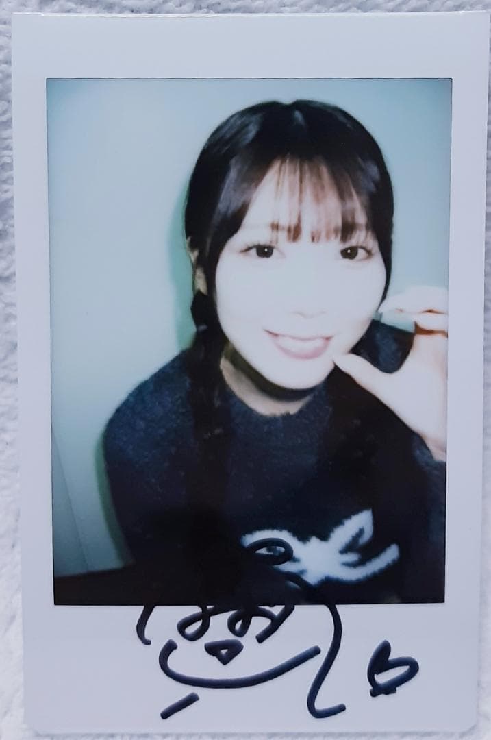 超絶可愛い☆石川澪 直筆サイン入りチェキ① - メルカリ