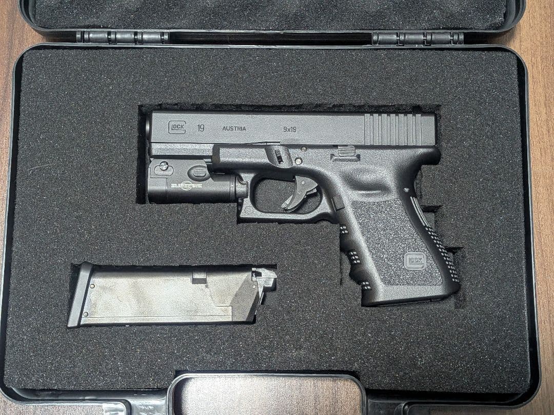 東京マルイ ガスハンドガン グロック19 Gen3 XC1レプリカとケース