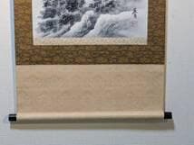 真作】掛軸 水墨山水 霧に包まれた水墨の詩情 自然美 共箱入 T144