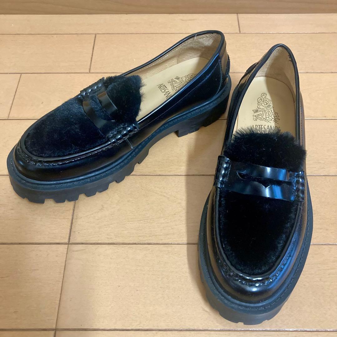 ARTESANOS アルテサノス レザー ×ファー ローファー　黒　ブラック ARTESANOS（アルテサノス） ローファー FUR LOAFER／ファーローファー