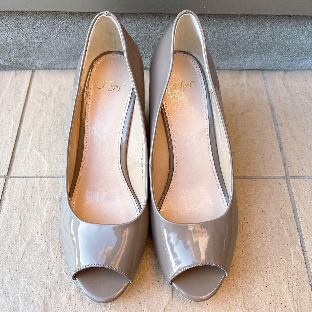 finオープントゥエナメルパンプスベージュウェッジソール24.5センチ