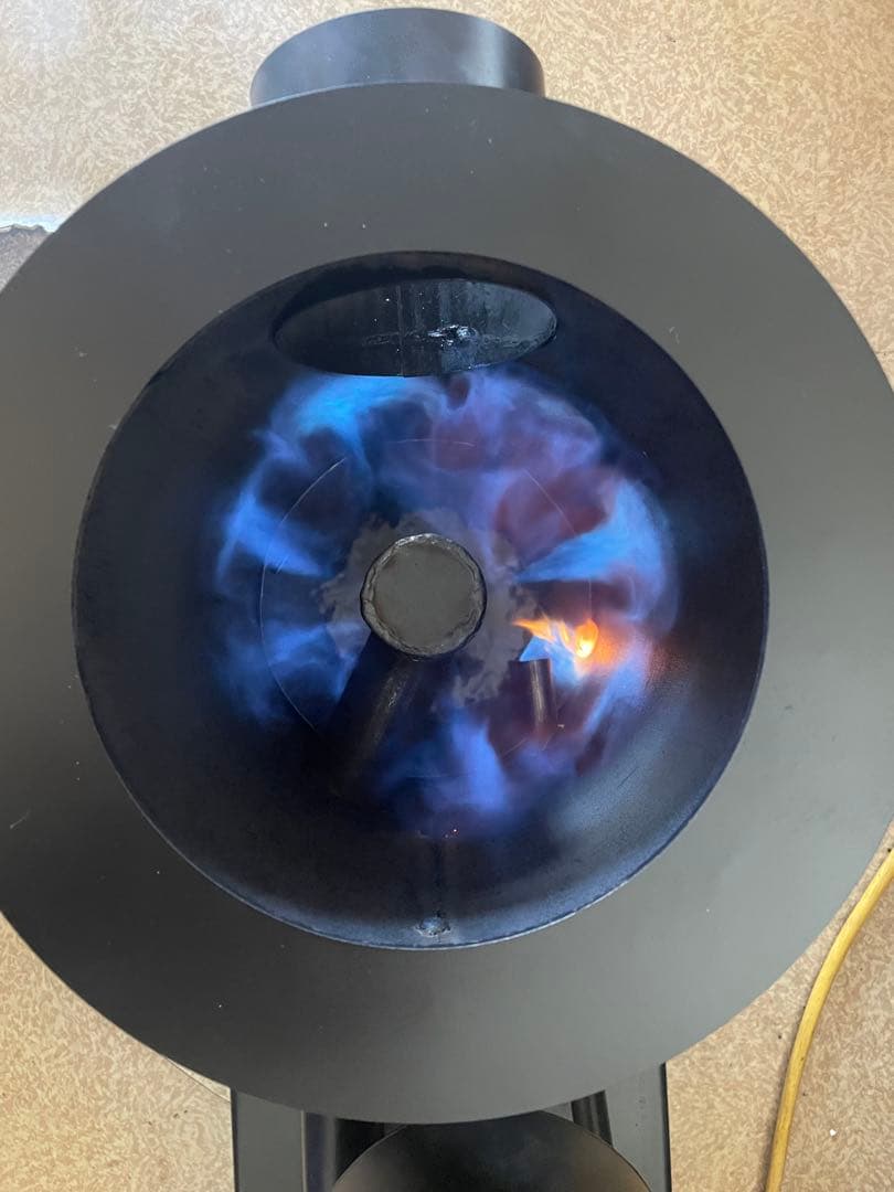 廃油ストーブ 耐熱塗装無し 送風機付き - メルカリ