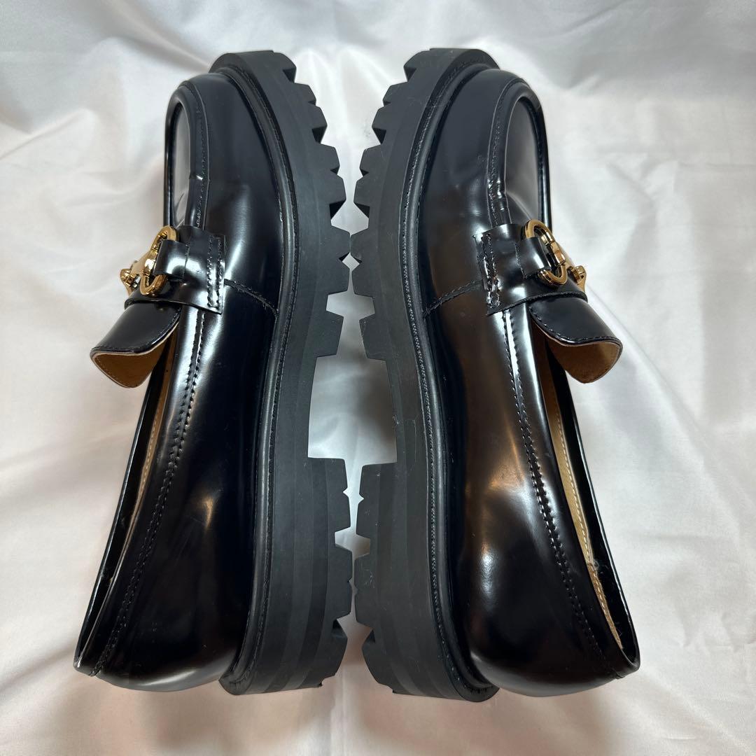 着用2回のみ◎ARTESANOS 厚底 ビットローファーFLORENTICの通販はau