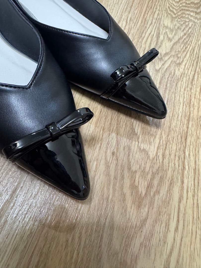 ブラックポインテッドトゥフラットシューズ - メルカリ