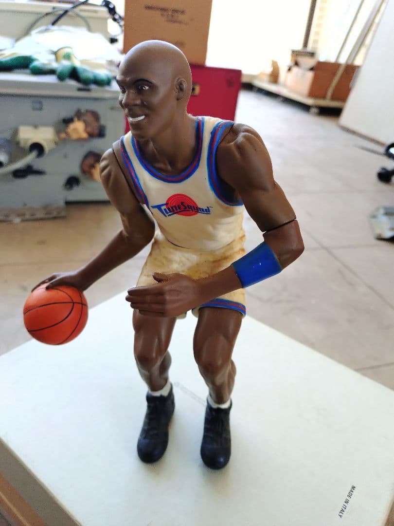 Michael Jordan フィギュア バスケットボール付き Amazon.com: Medicom Michael Jordan 1992 Team USA Mafex Action