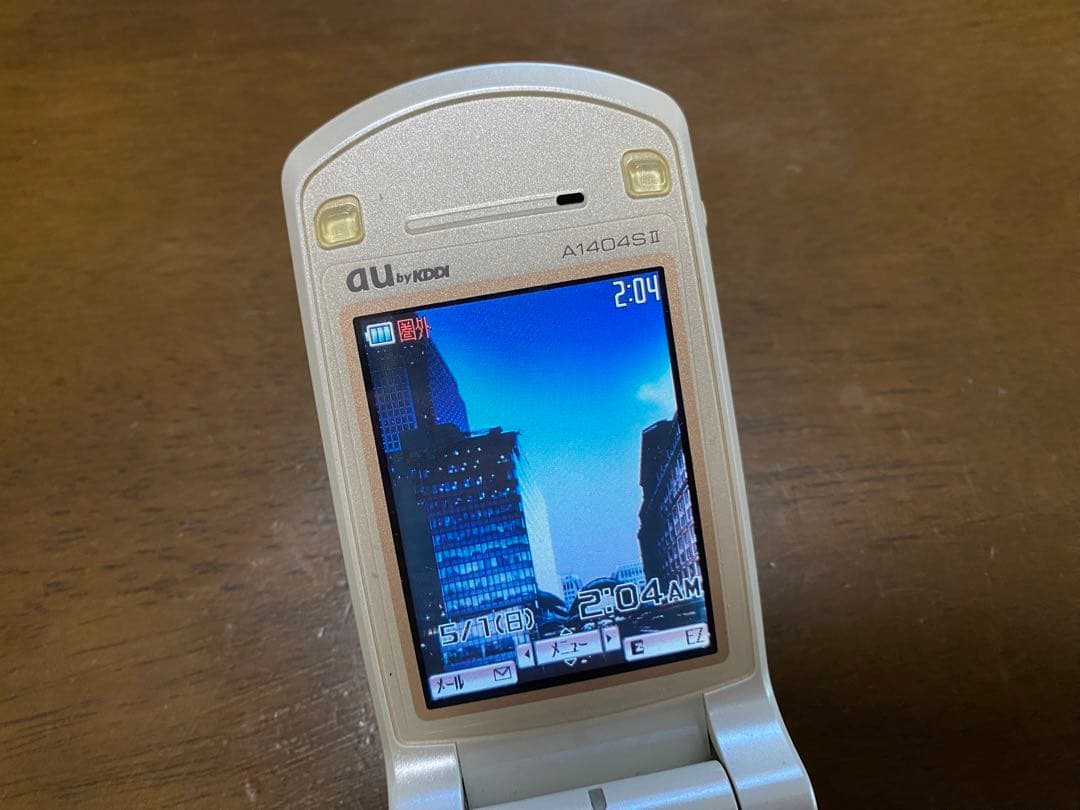 auガラケー】SONY Ericsson A1404SⅡ シナモンラテ - メルカリ