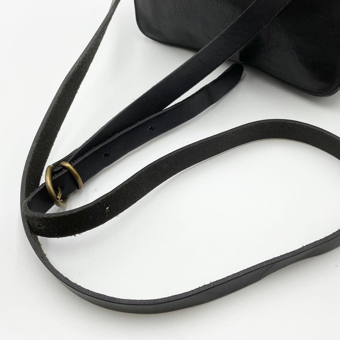 イルビゾンテ ショルダーバッグ フラップ ロゴ刻印 オールレザー