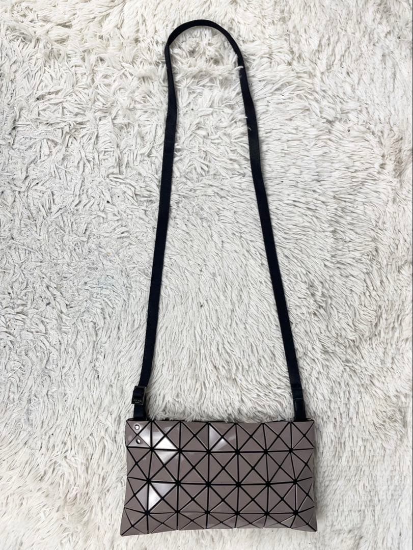 極美品 バオバオイッセイミヤケ レザー ショルダーバッグ ファスナー
