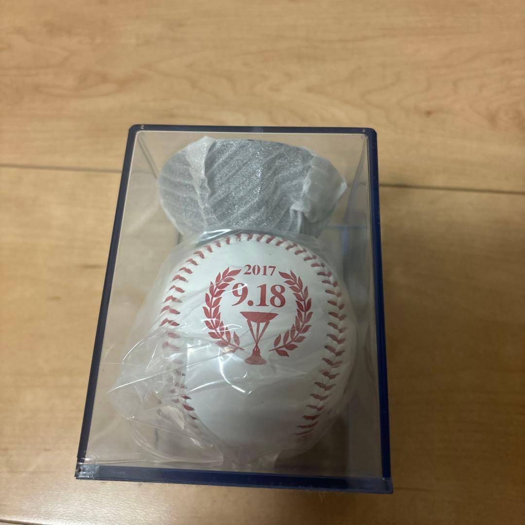 広島カープ 菊池涼介 2017年 優勝ボールケース付き - メルカリ