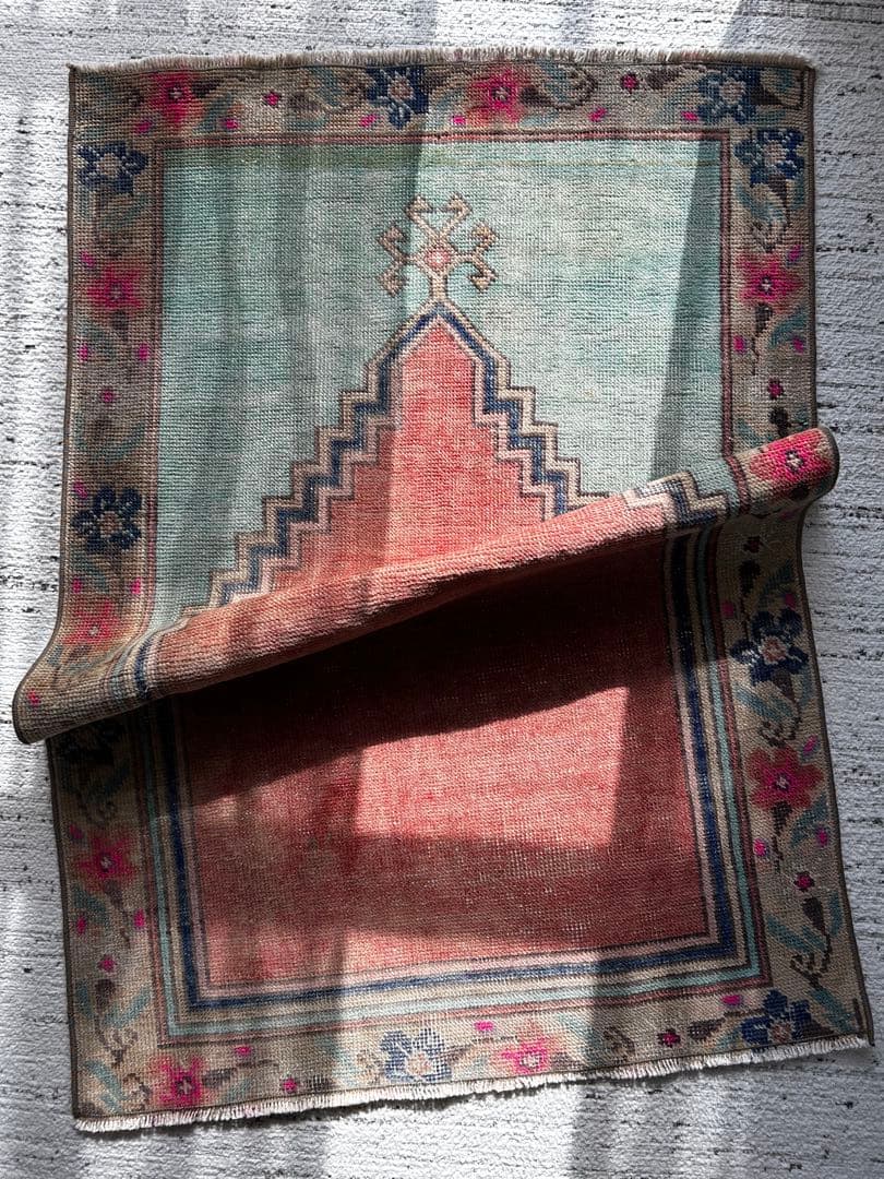 124×80 ミフラーブ　トルコ　ヴィンテージラグ　トルコラグ　ペールカラー トルコヴィンテージラグ A86 レア ベージュ イエロー プラム ピンク