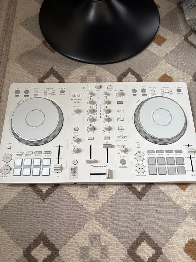 【完品】Pioneer DJ DDJ-FLX4 ホワイト DJコントローラー DDJ-FLX4-W - マルチアプリ対応2ch DJコントローラー (White)