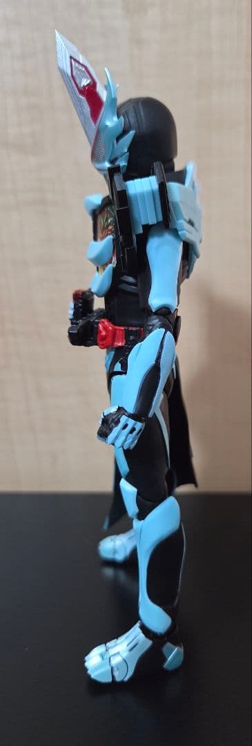 ブ*読様 S.H.Figuarts 仮面ライダーセイバー プリミティブドラゴン