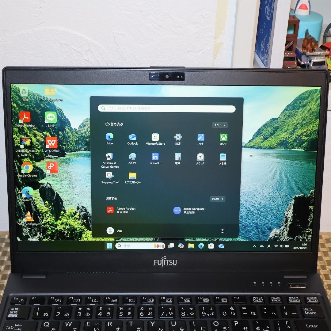 小型！Win11公式対応8世代Corei5/メ8G/SSD/無線/カメラ/FHD